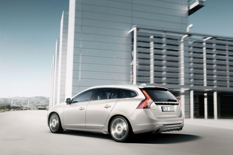  Volvo V60 2010 года  (фото 26 из 55)